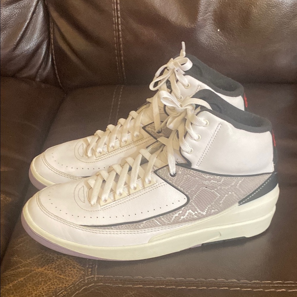 Air Jordan 2 Retro Python Men’s Size 11 usedwith Damaged Box.